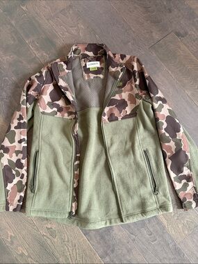 Magellan Outdoors Green Camo Fleece Jacket